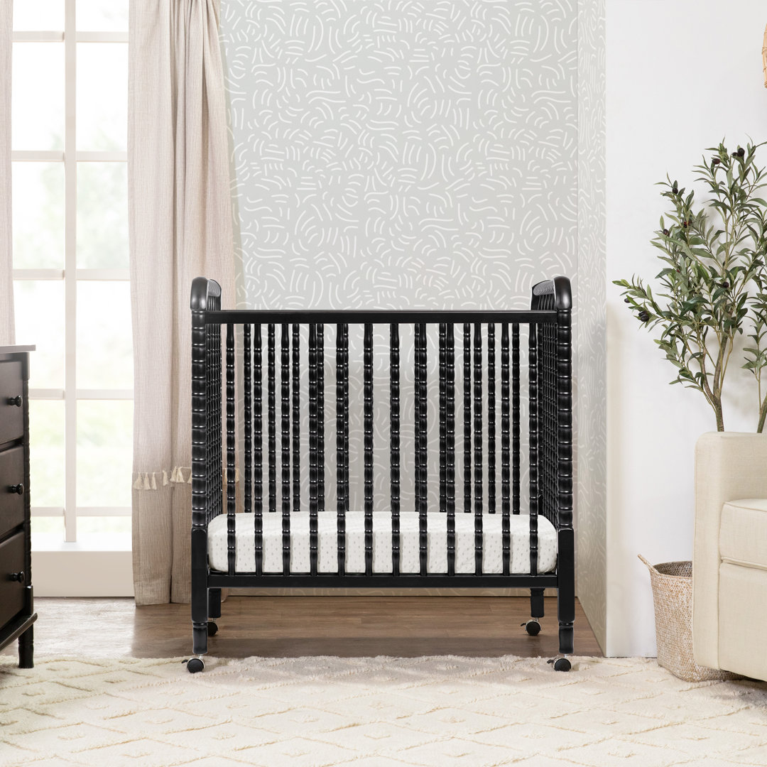 Jenny Lind 3-In-1 Convertible Mini Crib daVinci 