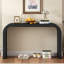 Console moderne et minimaliste, derrière le canapé