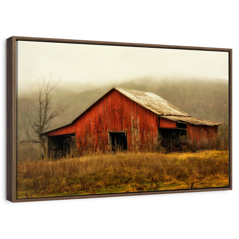 Skylight Barn dans le brouillard, Cadre flottant noyer, 40 po x 27 po