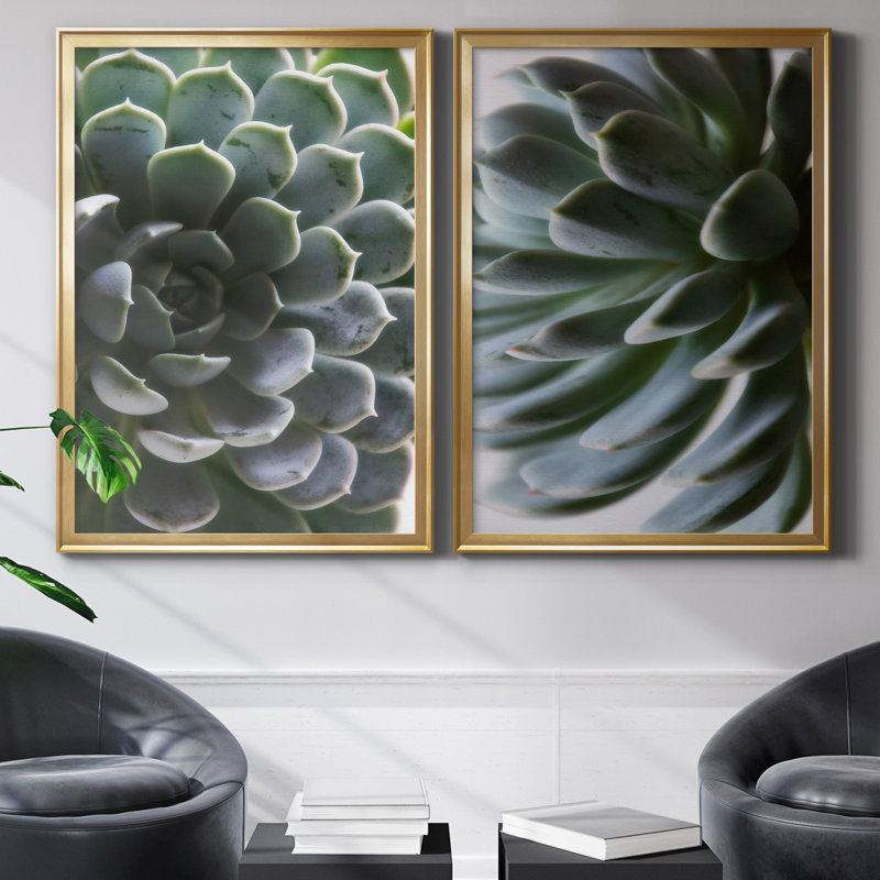 Irene Weisz - ensemble de 2 reproductions de photos, H 26,5 po x l 73 po x P 1,5 po, Toile encadrée dorée, Pas de tapis