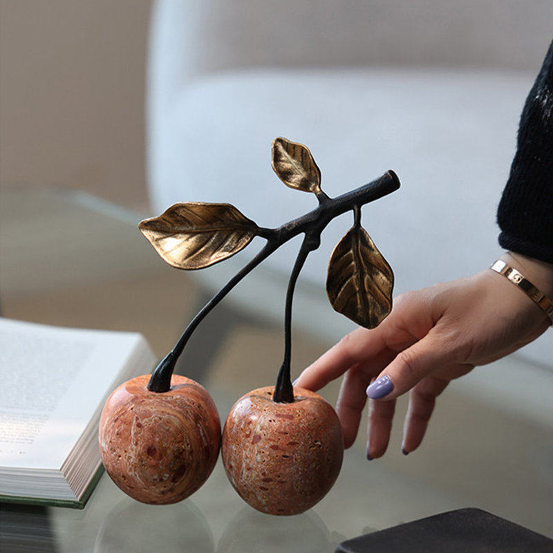 Objet décoratif en métal et pierre, or, cerise rose et noir