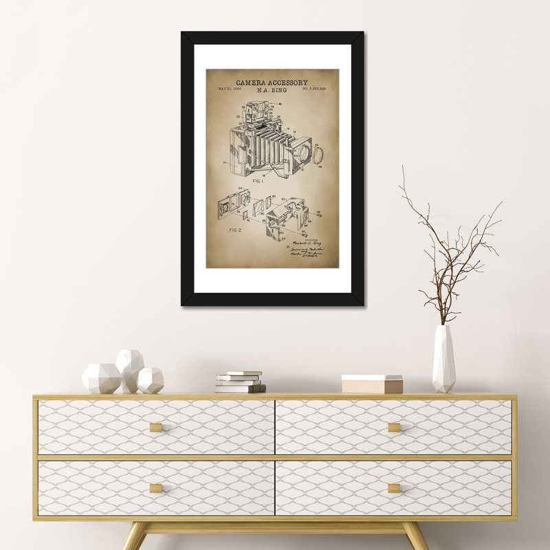 « camera accessoires, beige », impression sur toile, H 32 po x l 24 po x P 1 po, Papier beaux-arts encadré noir, Blanc