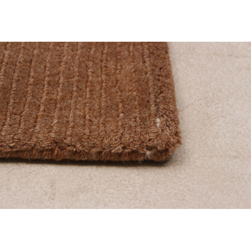 Tapis brun intemporel 5 pi 0 po x 8 pi 0 po