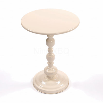 Table d'appoint minimaliste pour le salon