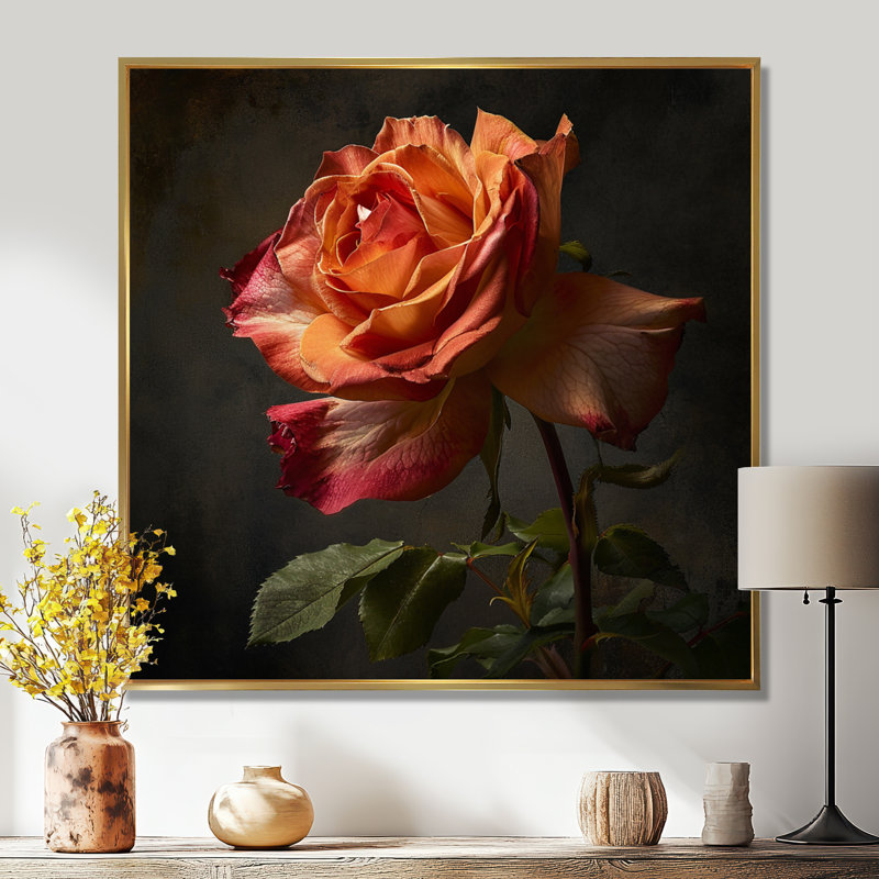Gros plan d'une rose rouge et orange - impression d'art mural rose, Toile avec cadre flottant or