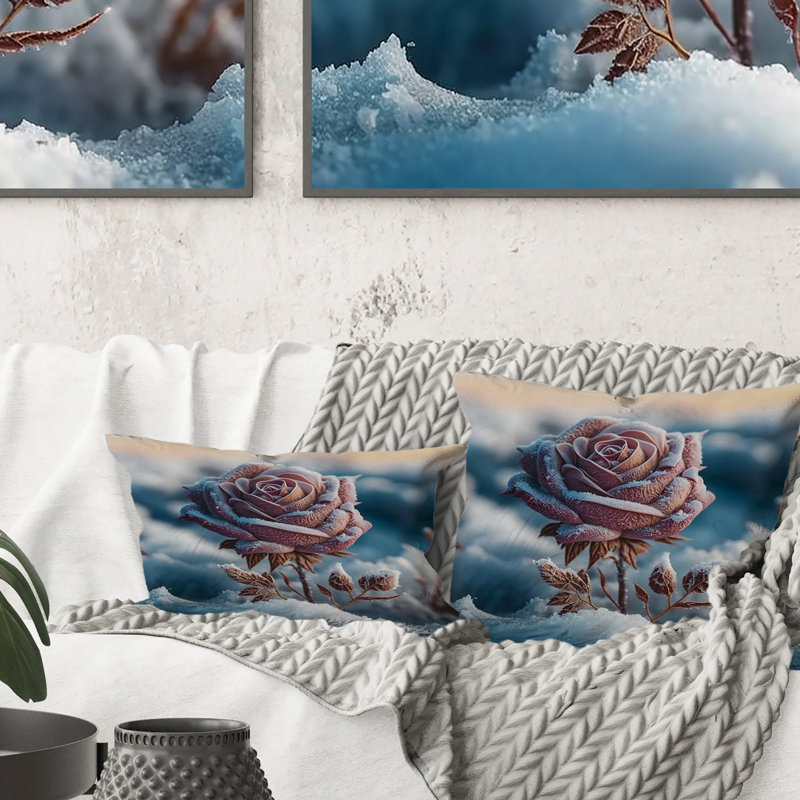 Coussin décoratif imprimé d'une rose