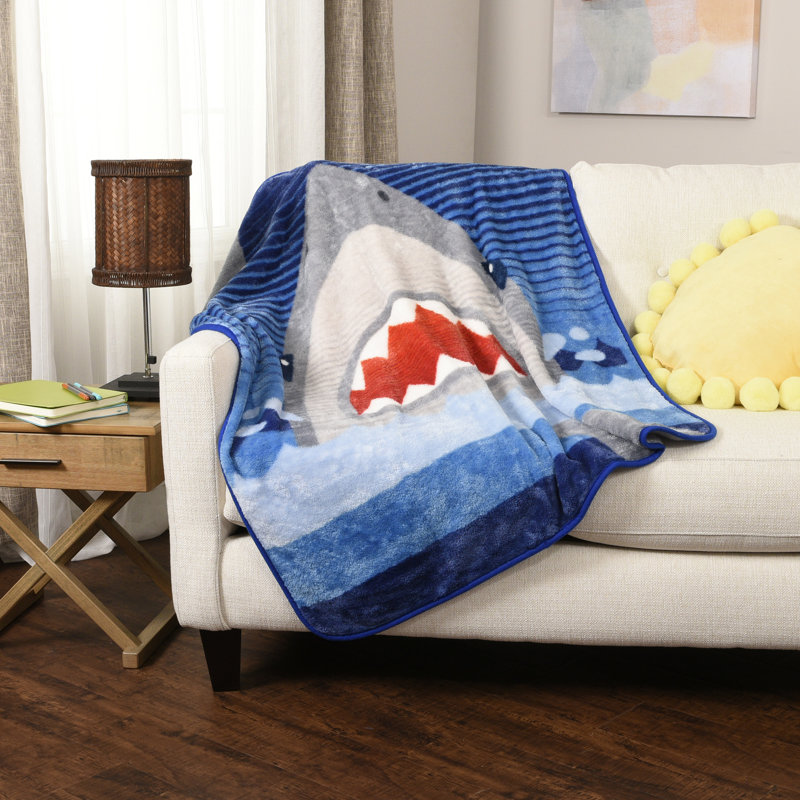 Jeté Shark Plush
