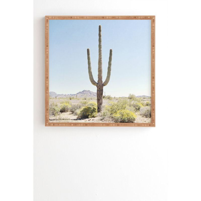 «Lone Cactus» par Bree Madden - reproduction de photo, H 20 po x l 20 po x P 2 po, Armature en bambou, Pas de tapis