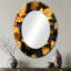 Miroir mural ovale sur fond gris-519630227