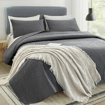 [Courtepointe de luxe 1pc] Couvre-lit ultra-doux pour grand lit, courtepointe confortable et légère, couvre-lit à motif de pièce de monnaie pour toutes les saisons, couvre-lit matelassé pour cadeau de maison, gris foncé