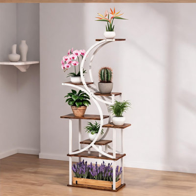 Support pour plante d'angle en bois et acier noir profond à 8 niveaux peu encombrant, tablettes en forme de S pour exposer plusieurs plantes