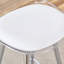 Chaises de bar rembourrées avec pieds en métal-138179679