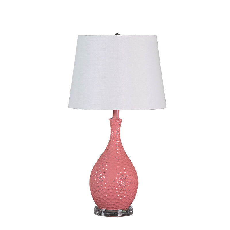 Lampe de table 28 po en forme d'urne martelée rose avec abat-jour tambour conique blanc