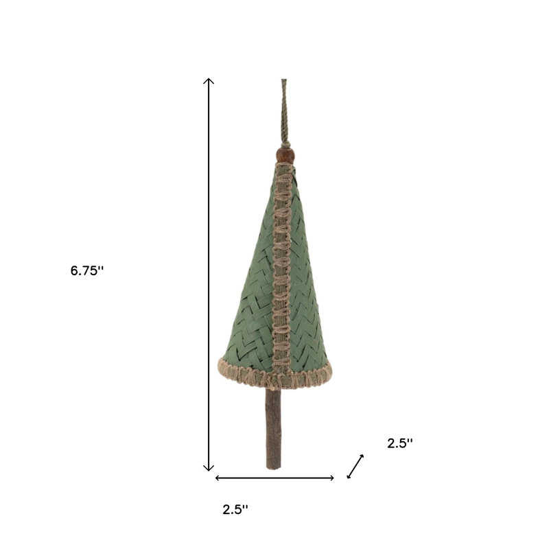 Ensemble de quatre décorations en forme d'arbre de Noël en bambou tissé vert et naturel