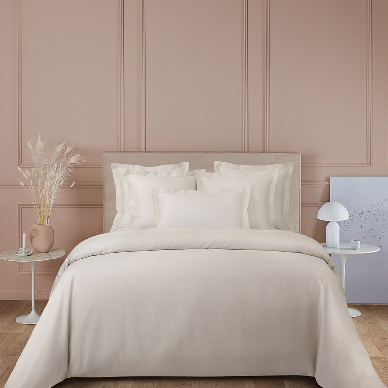 Triomphe Bed Runner, Nacre