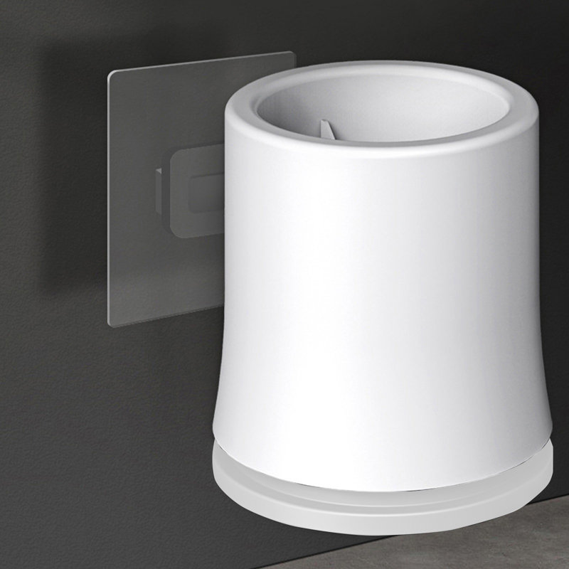 Brosse de toilette compacte moderne avec poils et base, nettoyage de salle de bain à longues poignées, blanc