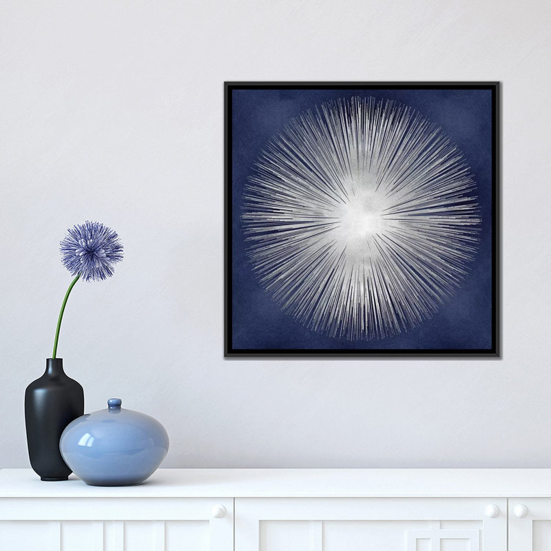 «Silver Sunburst On Blue I» par Abby Young - impression d'art graphique, H 18 po x l 18 po x 1,5 po, Toile avec cadre noir