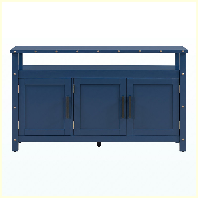 Buffet en pin de 140 cm (55,1 po) avec 3 portes et deux espaces de rangement, coin café avec poignées en métal et rivets apparents pour salle à manger, cuisine et salon.