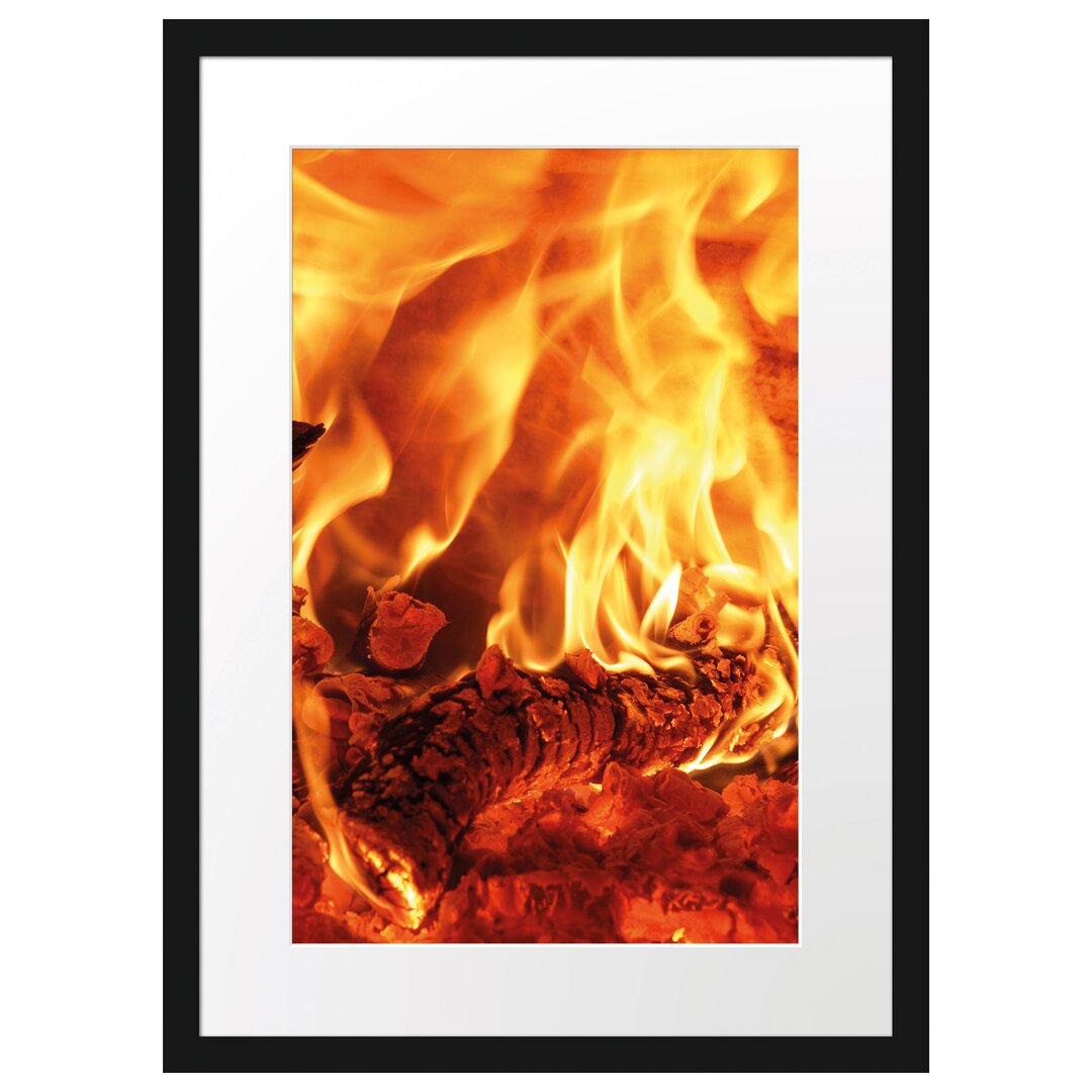 Gerahmtes Poster Gemütliches Holz im Feuer