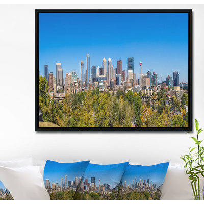 «Calgary Skyline with Sky», reproduction de photo sur toile tendue encadrée