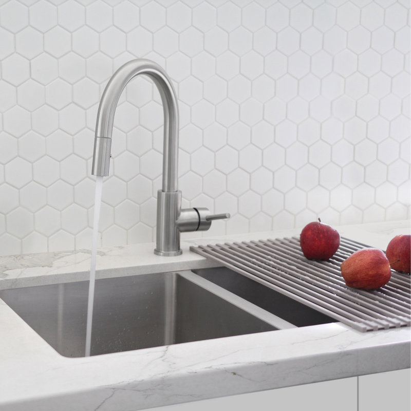 Robinet de cuisine moderne à poignée simple Modena, Acier inoxydable brossé