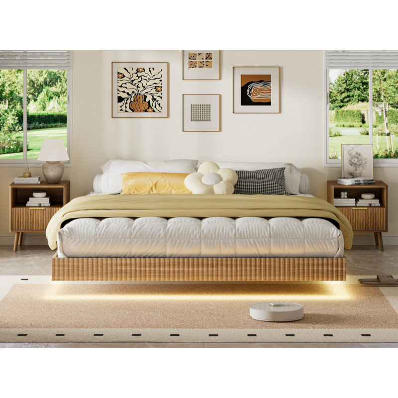 Ensemble de chambre à coucher 3 pièces, grand lit flottant cannelé et 2 tables de chevet, sans tête de lit, sans sommier
