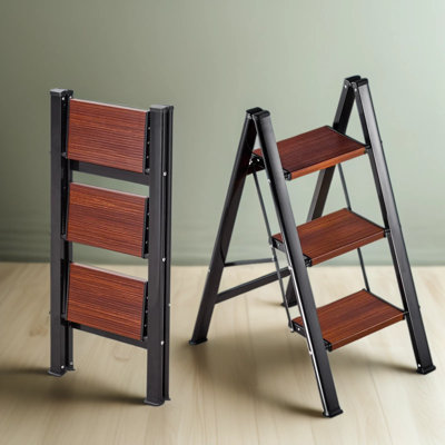 Escabeau pliant, tabouret à 3 marches avec pédale large antidérapante et prise confortable, structure en aluminium légère avec marches d'aspect bois, support robuste pour adultes, tâches ménagères, projets de bricolage, conception peu encombrante pour la maison et le jardin