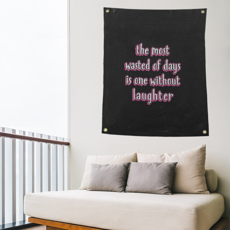Tapisserie tableau noir en polyester citation de rire, H 80 po x l 59 po, Rose