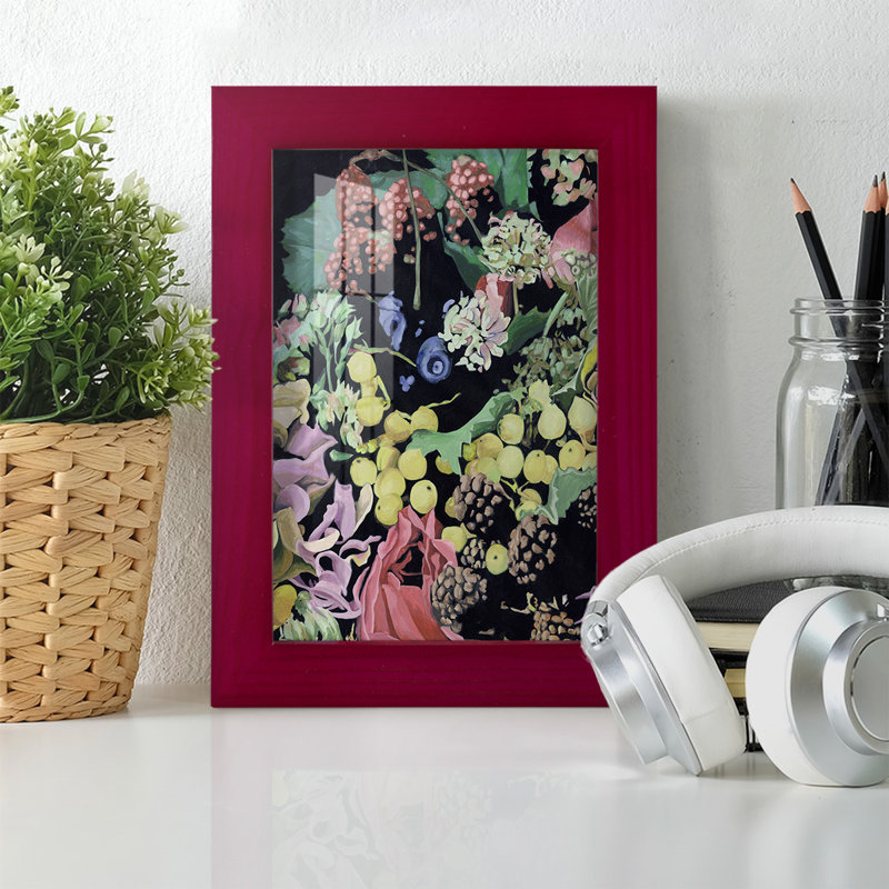 Floral on Black II, impression sur papier, H 6 po x l 4 po x P 1 po, Rouge