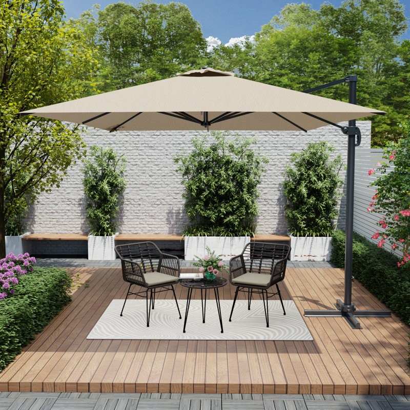 Parasol de patio en aluminium de 13 pi x l 9,7 pi avec table ronde, 2 chaises en osier de polyéthylène et coussin beige