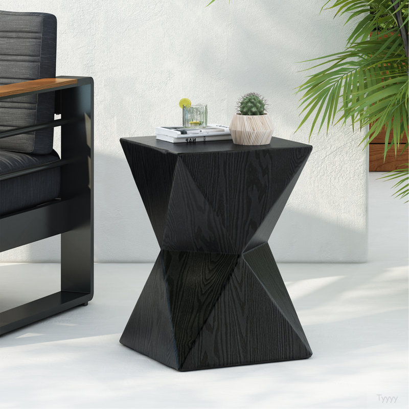 Table d'appoint en béton noir Prismatic Symmetry