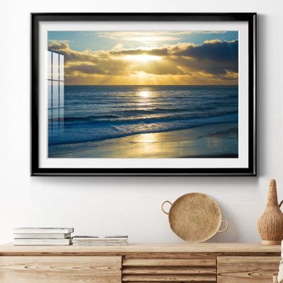 Beach Sunset Surfers, reproduction encadrée de qualité supérieure - prête à être accrochée