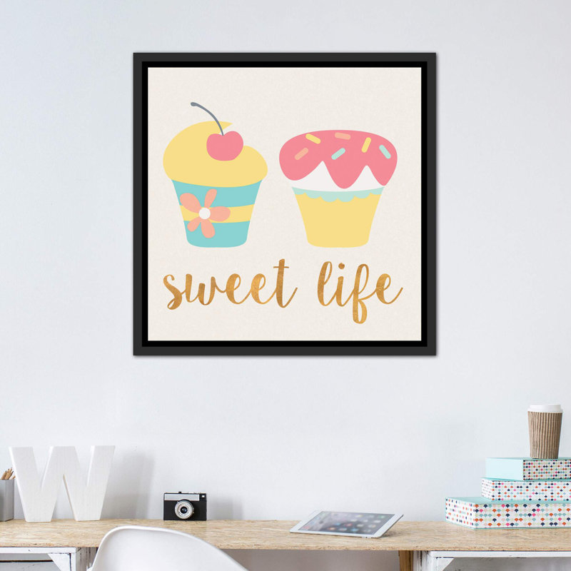 Cupcakes I - impression d'art graphique, Toile avec cadre noir patiné, Pas de tapis, H 37 po x l 37 po x P 1,5 po