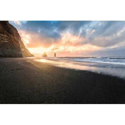 " Black Sand Beach " by Keongdagreat