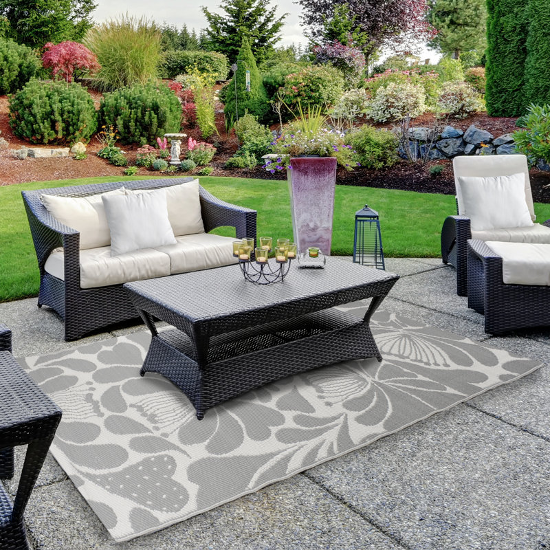 4' x 6' Gray and White Floral Outdoor Area Rug
