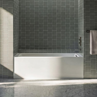 Baignoire rectangulaire en acrylique WOODBRIDGE 71 po × 36 po, blanc brillant, bonde à droite, bonde clic-clac noir mat, trop-plein à fente, style contemporain
