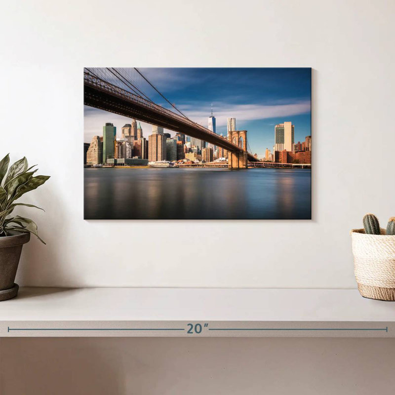 Nicci reliant le pont de Brooklyn, H 8 po x l 12 po