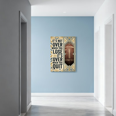 Tableau mural sur toile tendue avec citation motivante sur le soccer, motif géométrique et design vintage, idéal pour la décoration du salon, de la chambre ou du bureau.