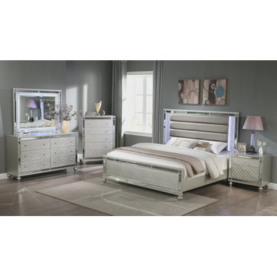 Ensemble de chambre à coucher à panneau Marvlene Champagne