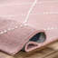 Tapis rose bébé touffeté à la main avec des losanges Cruice-188869327