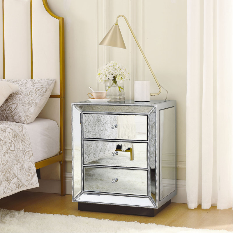 Armoire à trois tiroirs avec finition miroir en perles