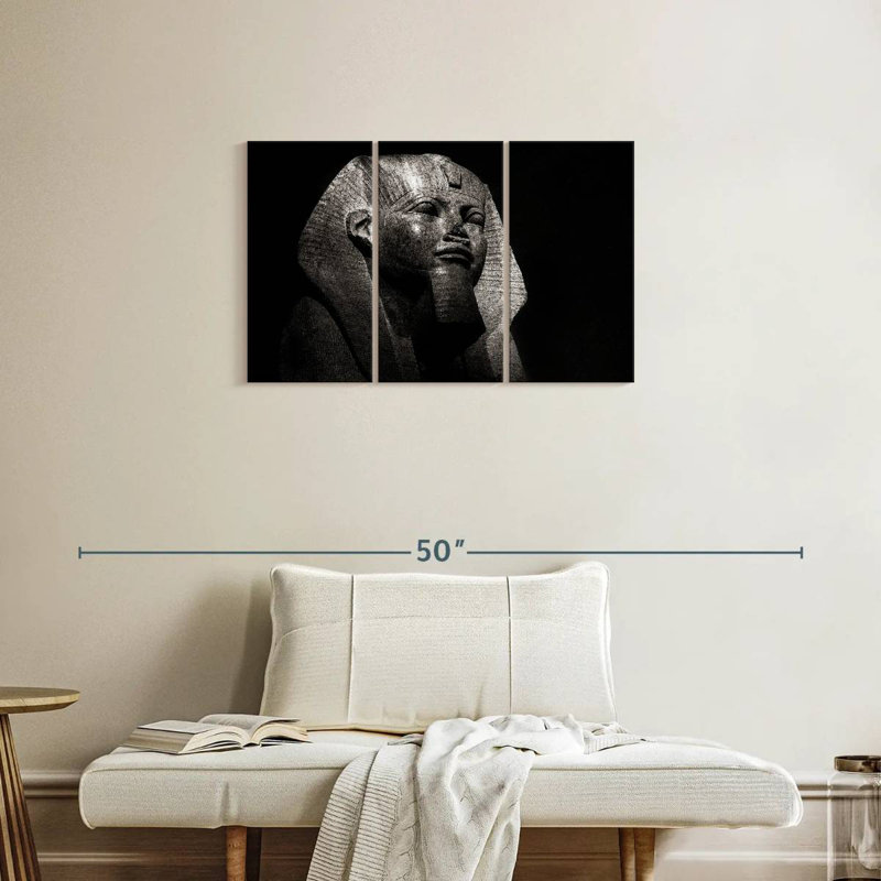 Gros plan d'un sphinx noir Brampt, H 20 po x l 33 po