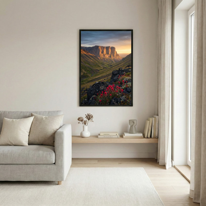 Ensemble de 1 tableau sur toile tendue représentant un coucher de soleil dans une vallée de montagne avec des fleurs sauvages