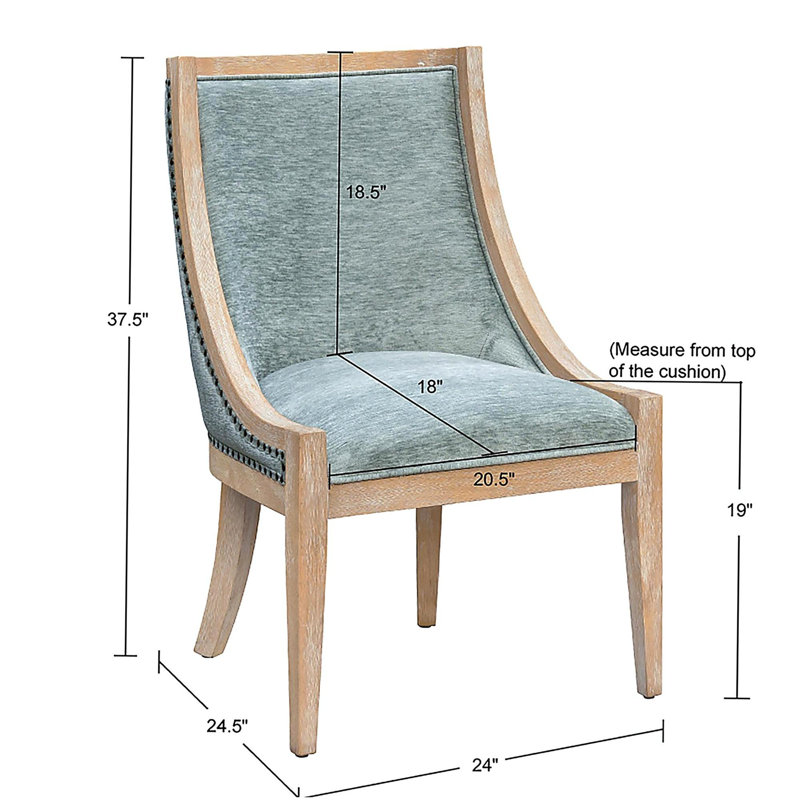 Chaise rembourrée avec garniture cloutée