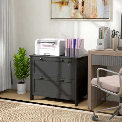 Classeur noir avec 2 tiroirs et serrure. Rangez vos dossiers efficacement. Convient aux formats lettre, A4 et légal. Élégant. - Panneau de particules revêtu. L 31,1 po x l 15,7 po x H 28,3 po. Capacité de 132 lb. Assemblage requis