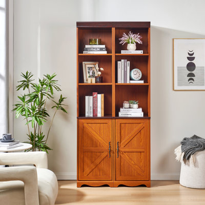 Grande armoire de rangement Farmhouse avec tablettes réglables, bibliothèque en bois aggloméré à finition grain de bois 3D, casiers de présentation ouverts et rangement de porte de grange fermée, bibliothèque librement combinable pour le bureau de la chambre à coucher