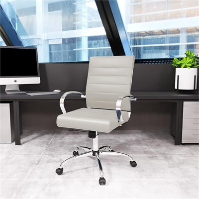 Chaise de bureau de loisirs en cuir à demi-dossier LeisureMod Benmar (brun clair) LeisureMod