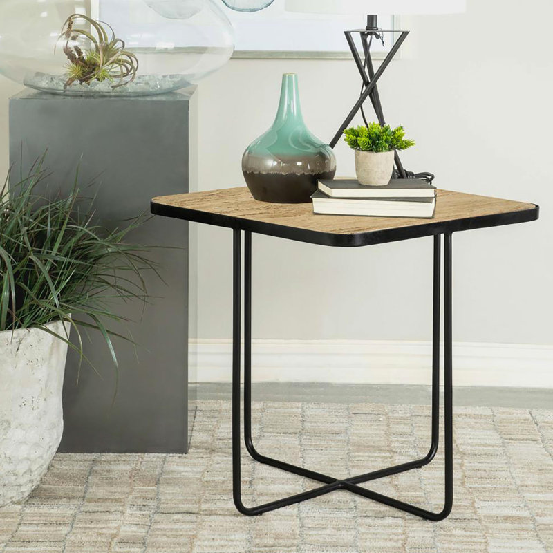 Table d'appoint élégante et noire, carré de 24 pouces pour une utilisation dans l'espace Table de 24 pouces avec base de traîneau mat