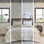 Édredon pour lit double / grand. Détails en chenille touffetée. Imprimé taupe. Remplir. 2 taies décoratives. . Taille de chambre classique. . Comprend un look élégant-119384733-119384735
