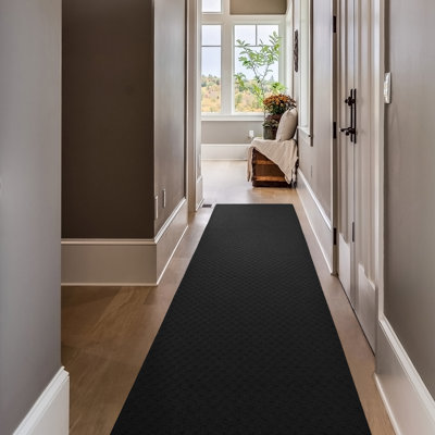 Tapis noir Ebern Designs Mori